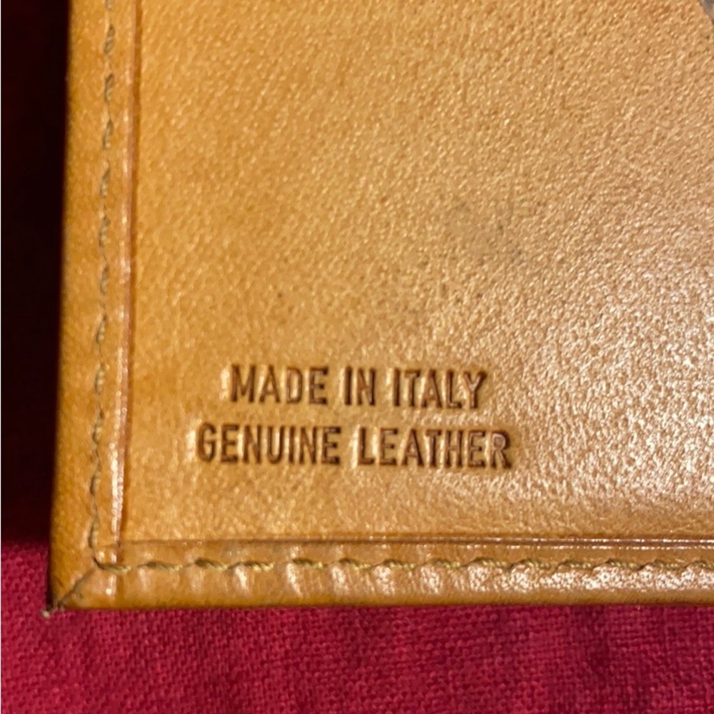 Woman’s Wallet - Picture 6 of 7
